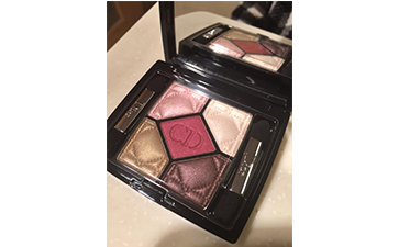 怎樣辨別迪奧眼影的真假？