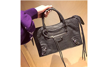 如何辨別巴黎世家包包的真假？